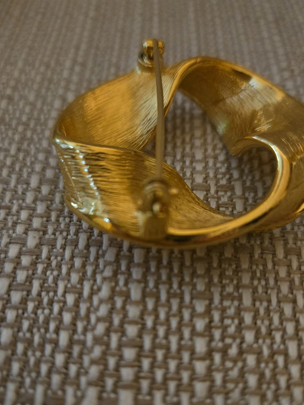 Napier Vintage Brushed Gold-tone Twisted Ribbon Brooch